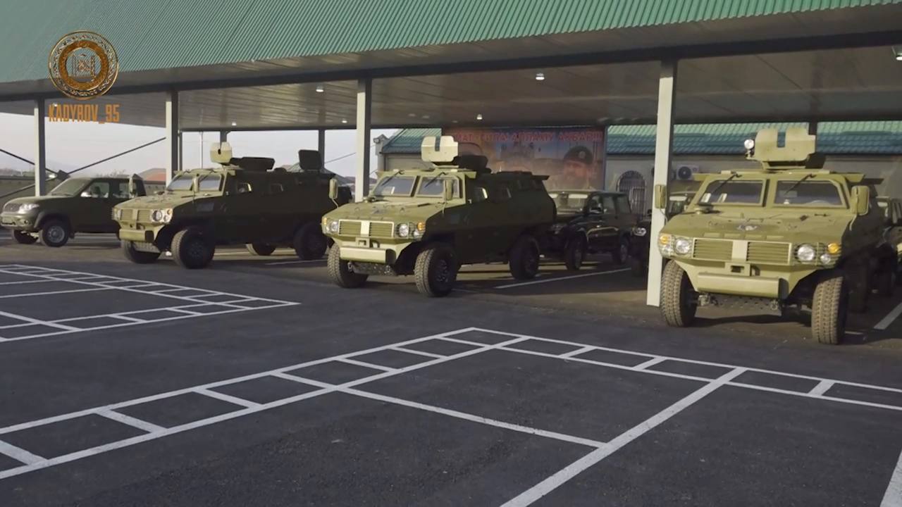 Китайские бронеавтомобили Tiger производства Shaanxi Baoji Special Vehicles Manufacturing на вооружении стрелкового батальона подготовки резерва имени Шейха Мансура МО РФ в г. Гудермес