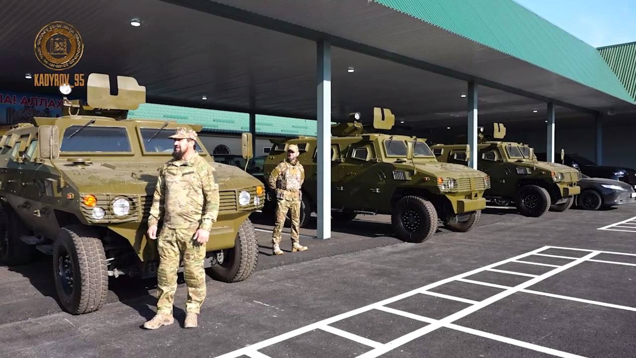 Китайские бронеавтомобили Tiger производства Shaanxi Baoji Special Vehicles Manufacturing на вооружении стрелкового батальона подготовки резерва имени Шейха Мансура МО РФ в г. Гудермес