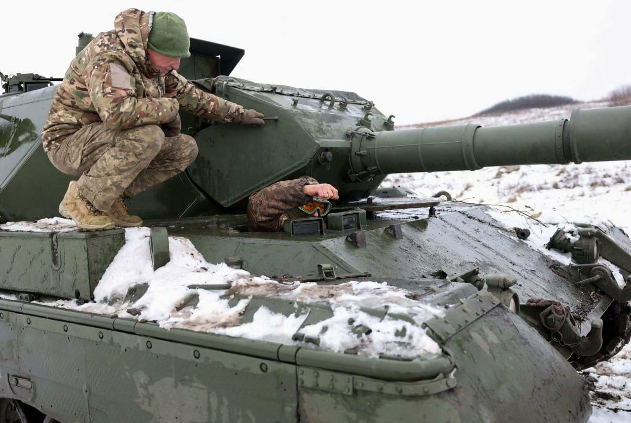 Переданные ВСУ танки Leopard 1A5 возле линии фронта в Харьковской области