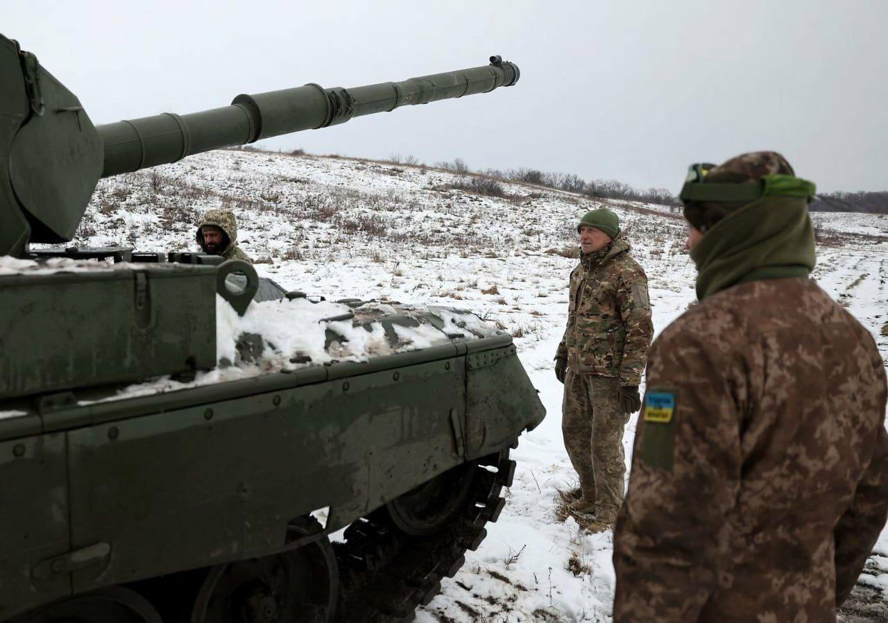 Переданные ВСУ танки Leopard 1A5 возле линии фронта в Харьковской области