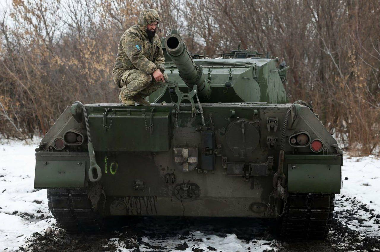 Переданные ВСУ танки Leopard 1A5 возле линии фронта в Харьковской области