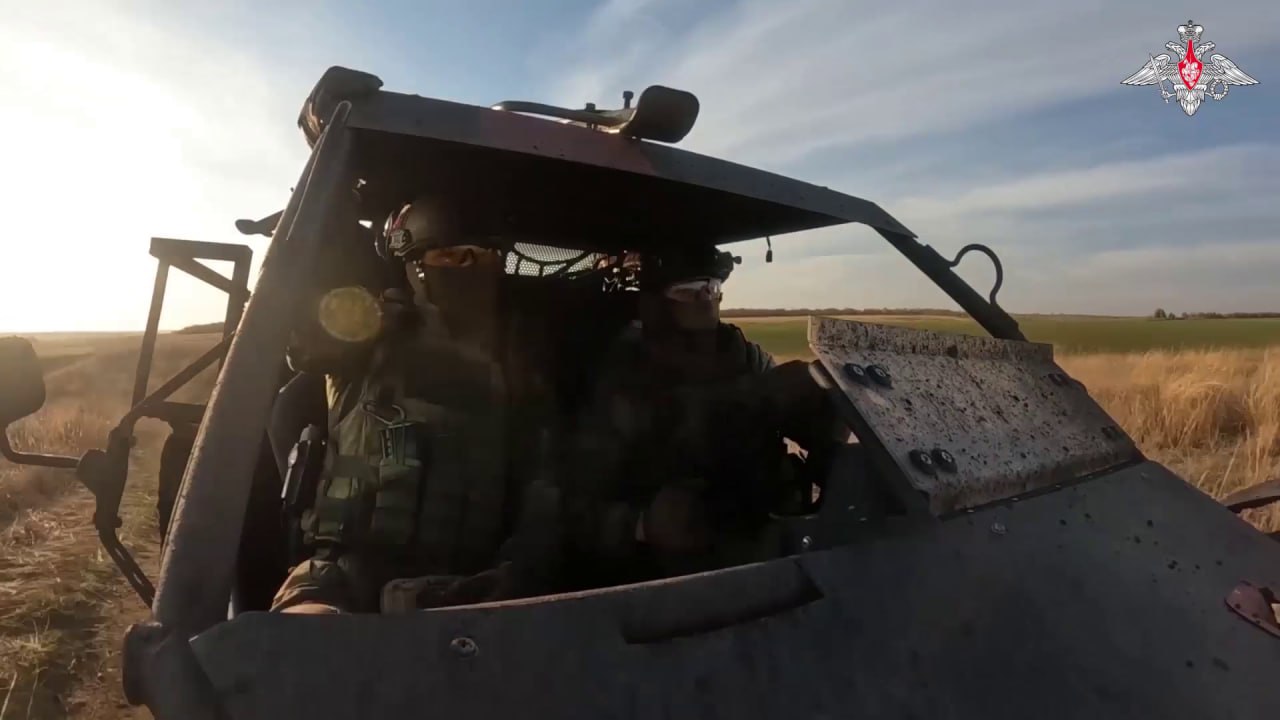 Кадры боевой работы мобильной группы 7-й гвардейской десантно-штурмовой дивизии на автомобиле типа «багги» с ПТРК "Корнет" в районе Вербового