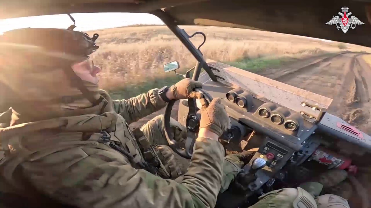 Кадры боевой работы мобильной группы 7-й гвардейской десантно-штурмовой дивизии на автомобиле типа «багги» с ПТРК "Корнет" в районе Вербового