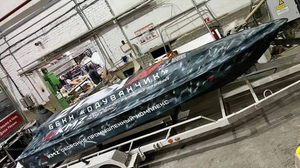 Кингисеппский машиностроительный завод строит для МО РФ малую серию боевых беспилотных катеров-носителей