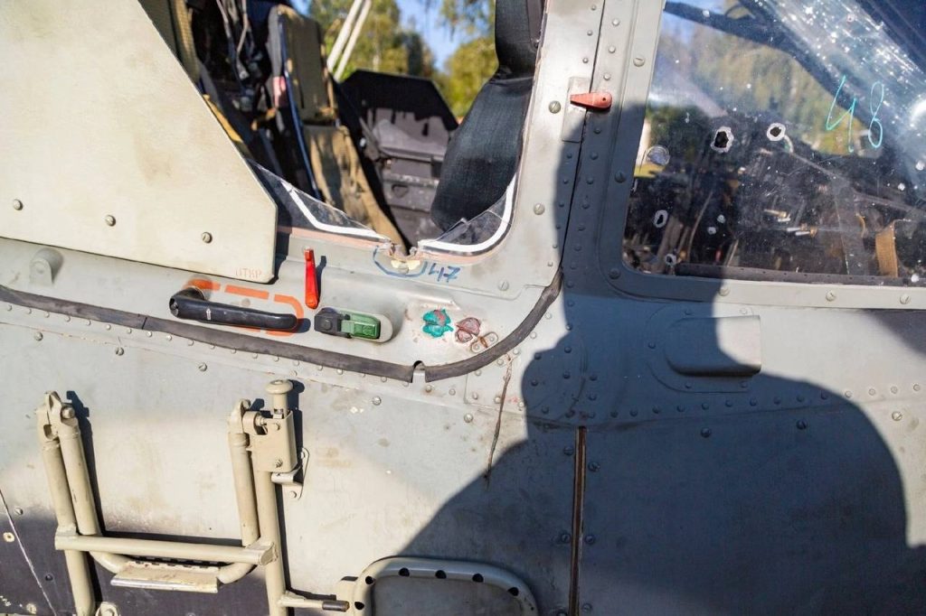 Фюзеляж боевого вертолета Ка-52 ВКС, который прибыл на аэродром Орешково для последующего восстановления в качестве экспоната в частном музее