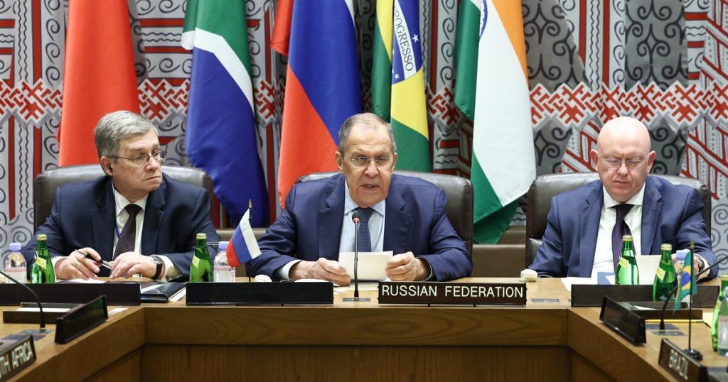 Лавров: около 30 стран хотят сблизиться с БРИКС и установить партнерские связи
