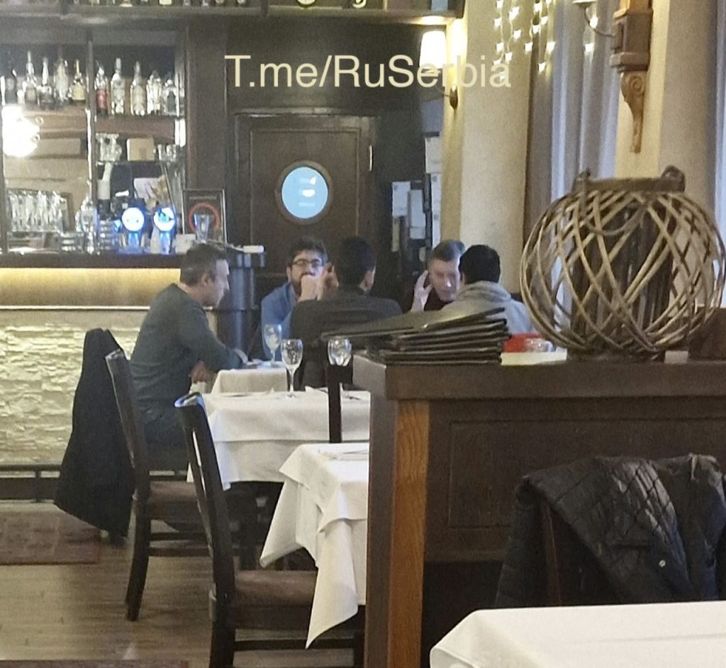 Сербские оппозиционеры расставляют палатки в худших традициях цветных революций