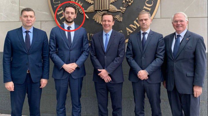 Сербские оппозиционеры расставляют палатки в худших традициях цветных революций