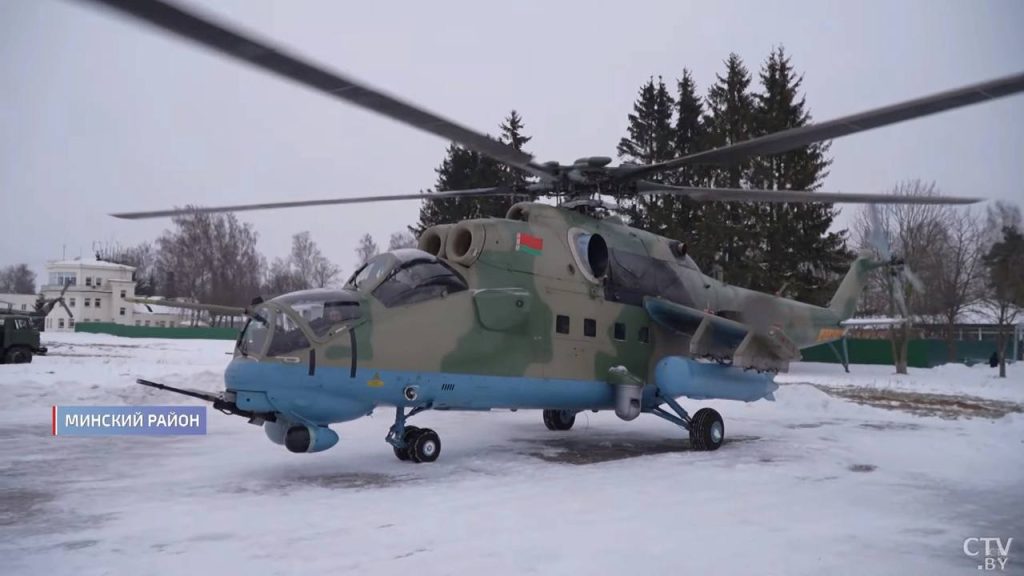 Транспортно-боевой вертолёт Ми-35М с БКО Л-370 «Витебск» на вооружении вертолётной эскадрильи 50-й смешанной авиационной базы ВВС Республики Беларусь в Мачулищах