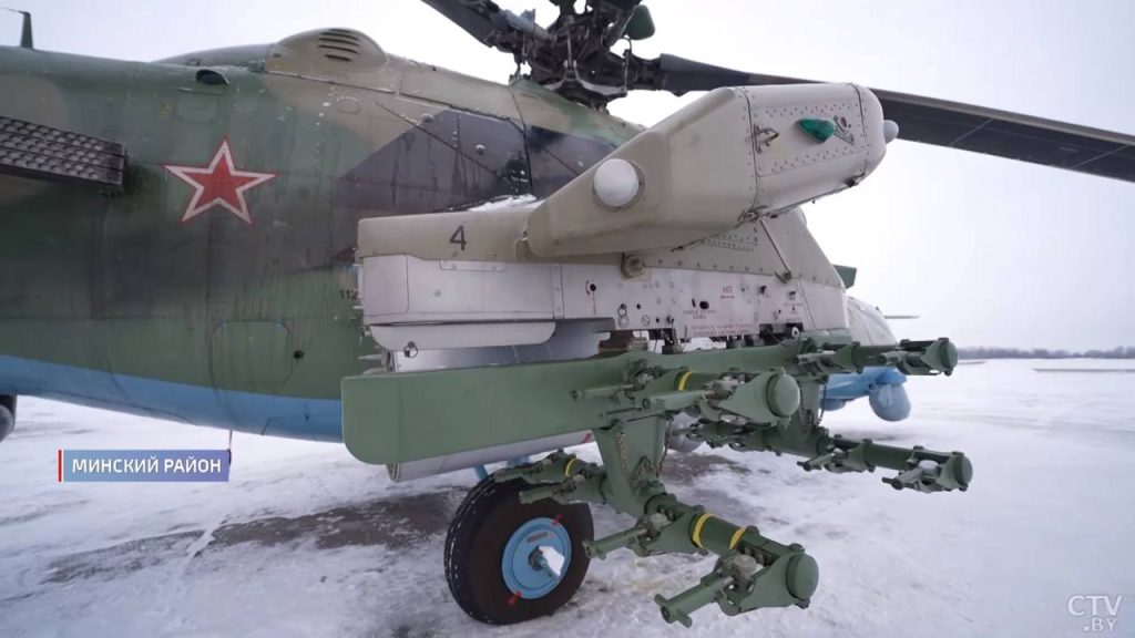 Транспортно-боевой вертолёт Ми-35М с БКО Л-370 «Витебск» на вооружении вертолётной эскадрильи 50-й смешанной авиационной базы ВВС Республики Беларусь в Мачулищах
