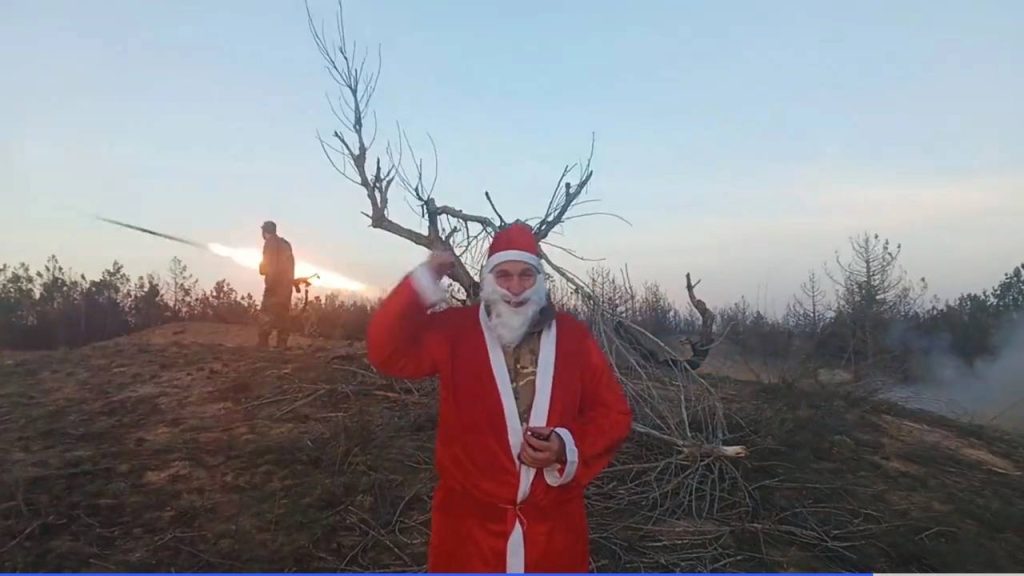 На Херсонском направлении артиллеристы 810-й отдельной бригады морской пехоты Черноморского флота поздравляют противника с наступающим при помощи 122-мм северокорейских ракет к РСЗО «Град»