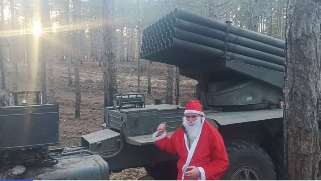 На Херсонском направлении артиллеристы 810-й отдельной бригады морской пехоты Черноморского флота поздравляют противника с наступающим при помощи 122-мм северокорейских ракет к РСЗО «Град»