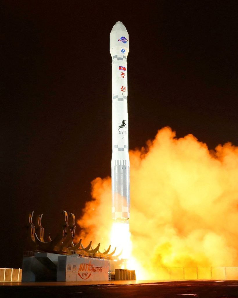 КНДР в будущем году планирует осуществить запуск еще трех разведывательных спутников