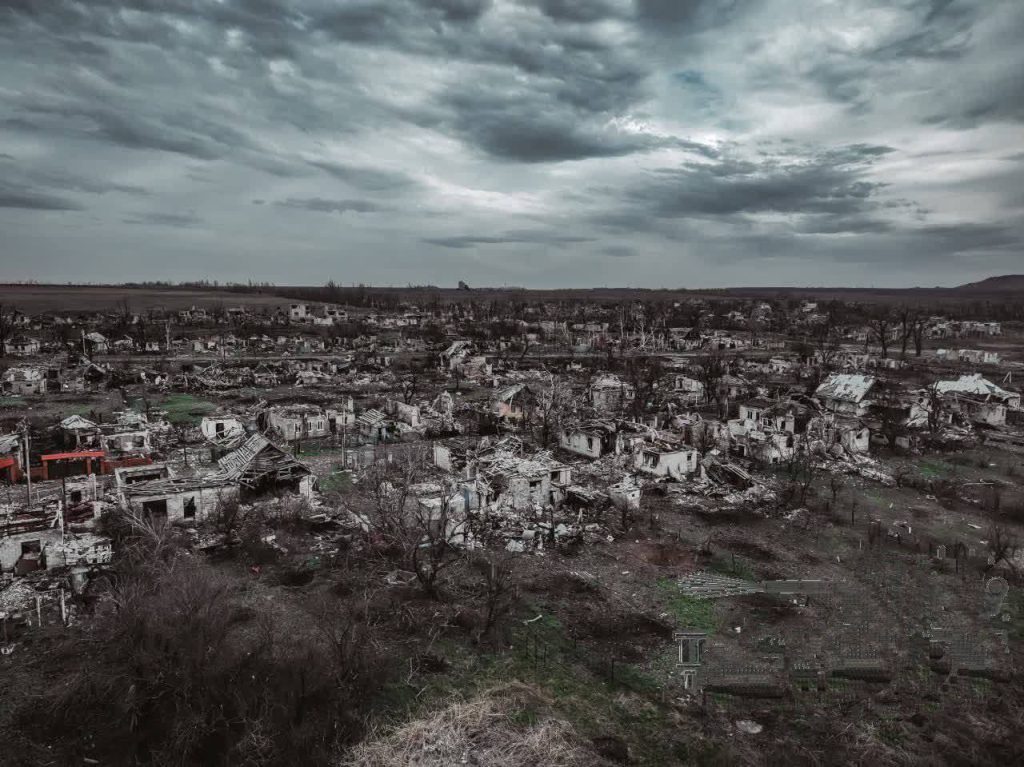 Панорама Марьинки, на окраинах которой добивают последние позиции ВСУ