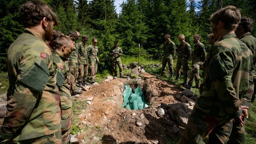 Армия Норвегии тренирует на учениях похороны сослуживцев - так она готовится к "обострению из-за конфликта на Украине" — NRK