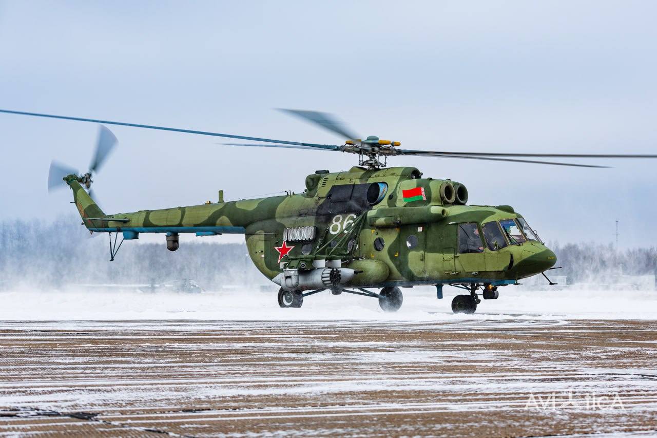 Красивые фотографии с Ми-24П, Ми-8МТВ-5-1, Ми-35М ВВС Республики Беларусь во время учебно-тренировочных полетов. Наши дни