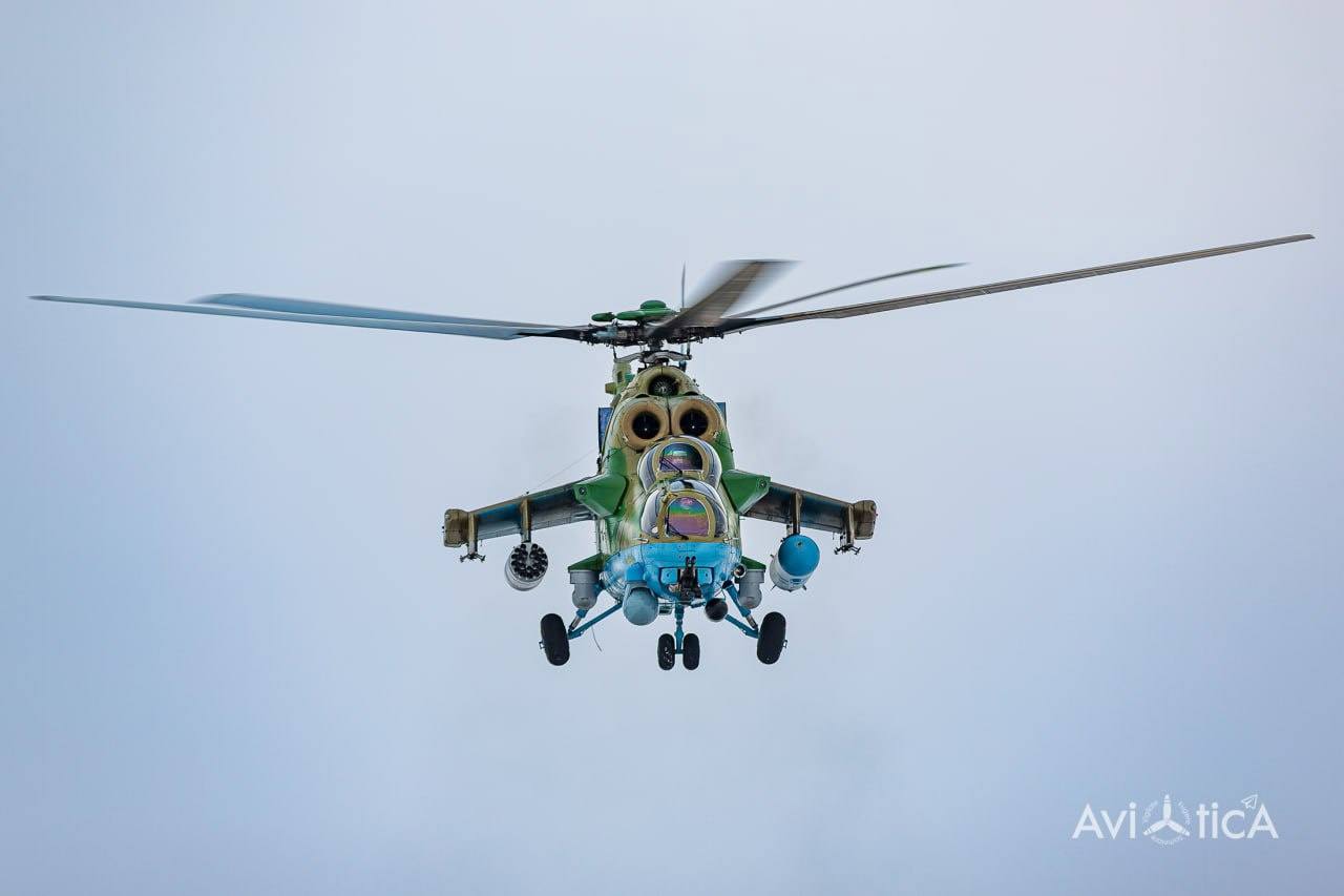 Красивые фотографии с Ми-24П, Ми-8МТВ-5-1, Ми-35М ВВС Республики Беларусь во время учебно-тренировочных полетов. Наши дни