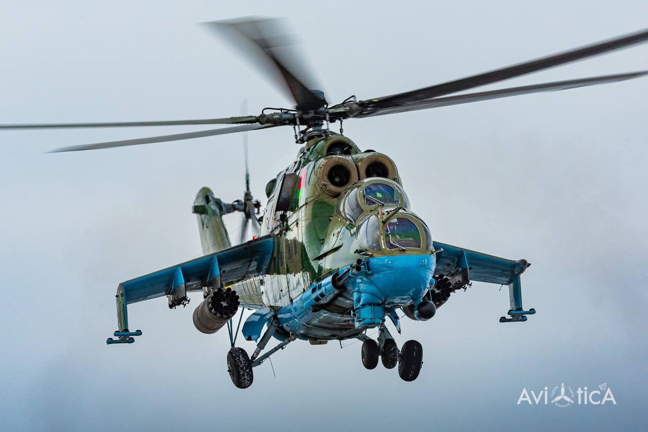 Красивые фотографии с Ми-24П, Ми-8МТВ-5-1, Ми-35М ВВС Республики Беларусь во время учебно-тренировочных полетов. Наши дни