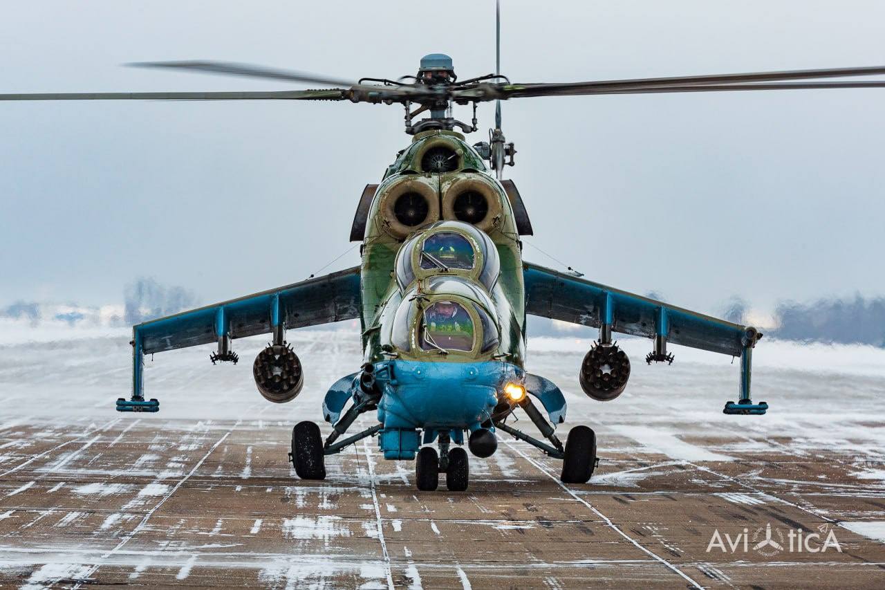 Красивые фотографии с Ми-24П, Ми-8МТВ-5-1, Ми-35М ВВС Республики Беларусь во время учебно-тренировочных полетов. Наши дни