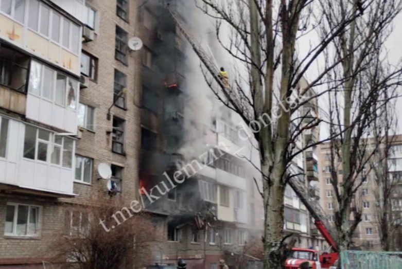 Нацистские ракеты уничтожают школы, подъезд в многоэтажке в Донецка, сжигают машины