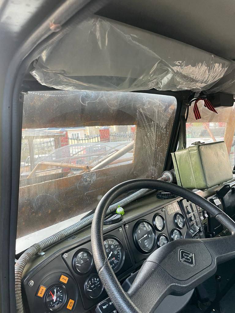 Российский "Град" с наваренной кустарной защитой от дронов