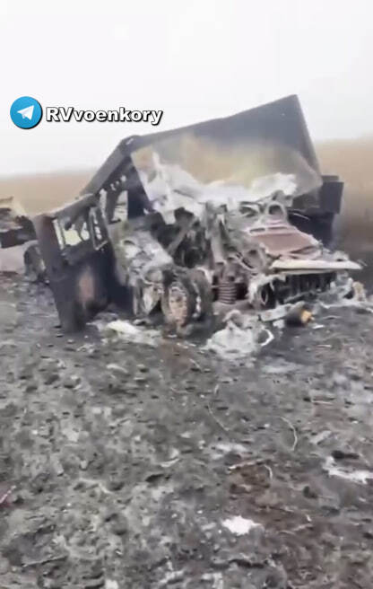 Фронт у Артёмовска: Боевику ВСУ оторвало ногу "Лепестком", рядом превращённая в груду металла НАТОвская бронетехника