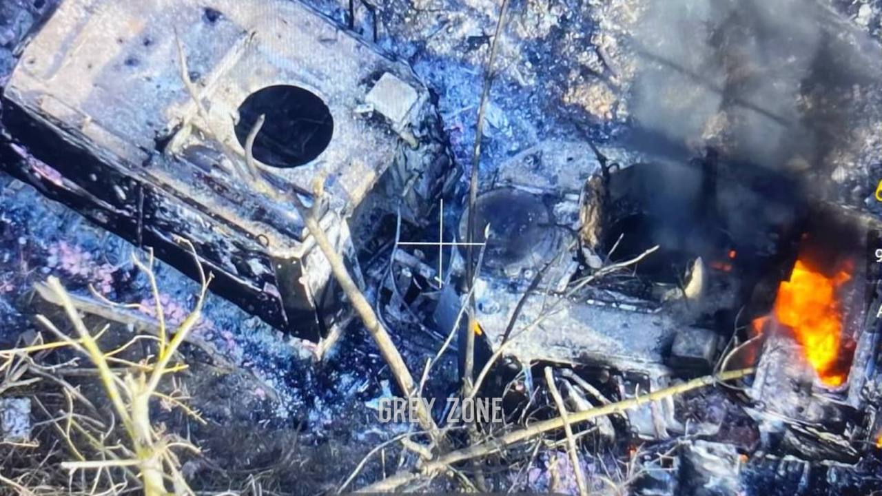 Проводя воздушную разведку близ населённого пункта Песчановка в Херсонской области, на левом берегу был обнаружен девятитонный гусеничный двусоставный вездеход BvS-10