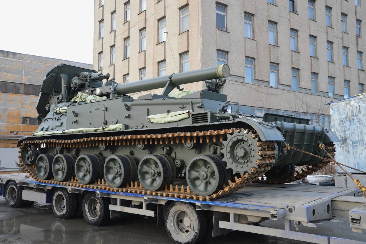 Ростех рапортует, что передал армии заключительную партию в этом году самоходных гаубиц «Мста-С», а также после капитального ремонта 240-мм самоходные минометы «Тюльпан»