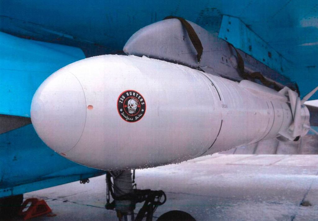 Подборочка планирующих авиабомб различных калибров и ракет, подготовленных к отправке на головы противника