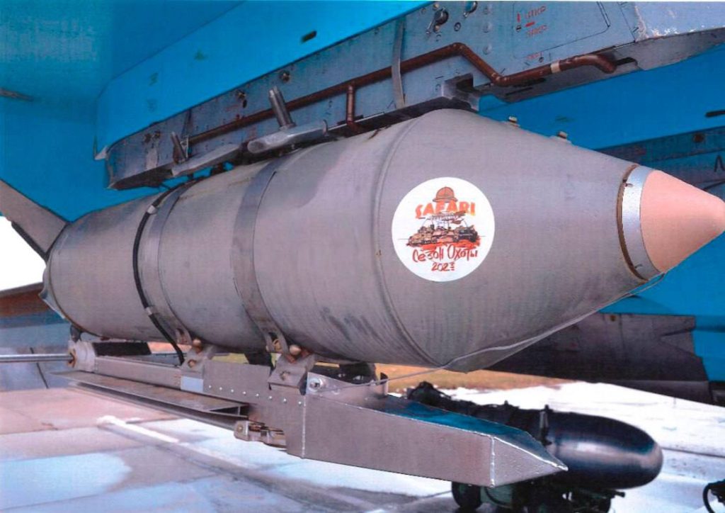 Подборочка планирующих авиабомб различных калибров и ракет, подготовленных к отправке на головы противника