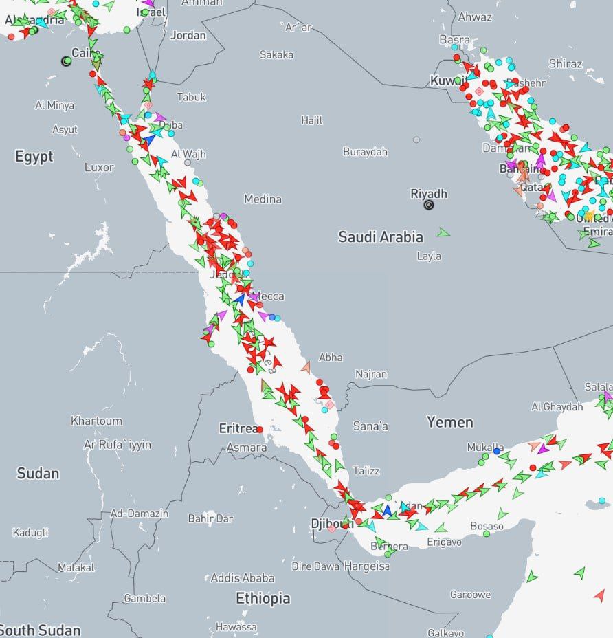 Трафик грузовых судов В Красном море только ослабился