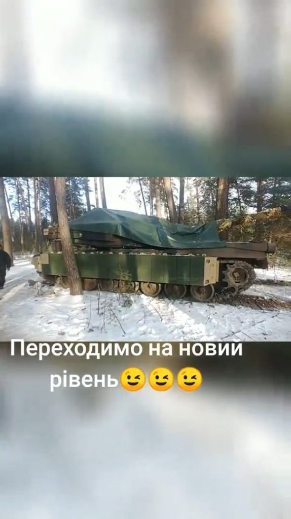 Переданные ВСУ танки M1A1SA Abrams стали оснащаться ДЗ ARAT первого поколения на бортах корпуса