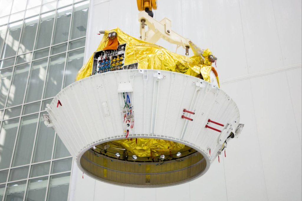 На космодроме Восточном началась заправка разгонного блока "Фрегат" по программе запуска космического аппарата "Метеор-М"