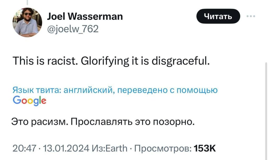 ВСУшники поймали в плен черноруса и сделали фото где он держит ананас и банан