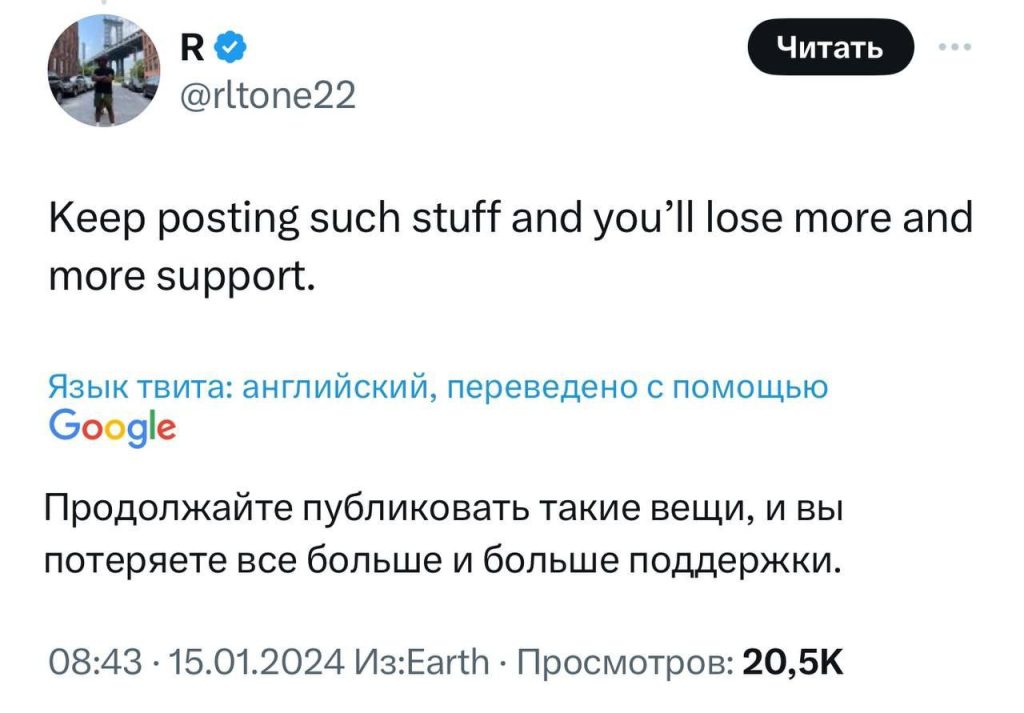 ВСУшники поймали в плен черноруса и сделали фото где он держит ананас и банан