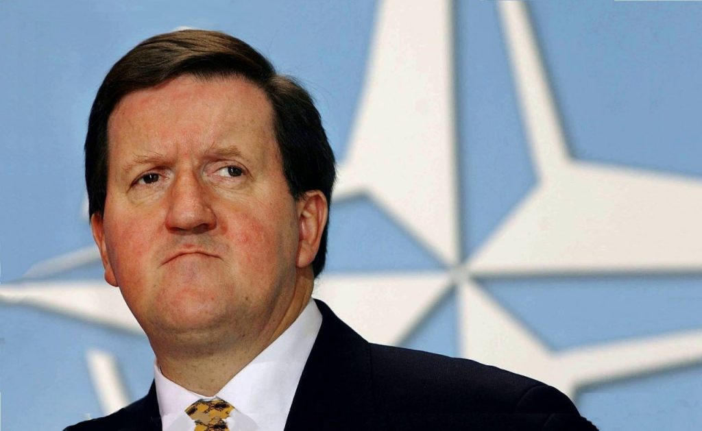 Экс-генсек НАТО Робертсон: поражение Киева отдаст мировой порядок в руки России