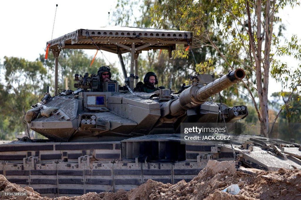 Израильская Меркава Mk.3D с новым защитным козырьком, очевидно, заводского производства