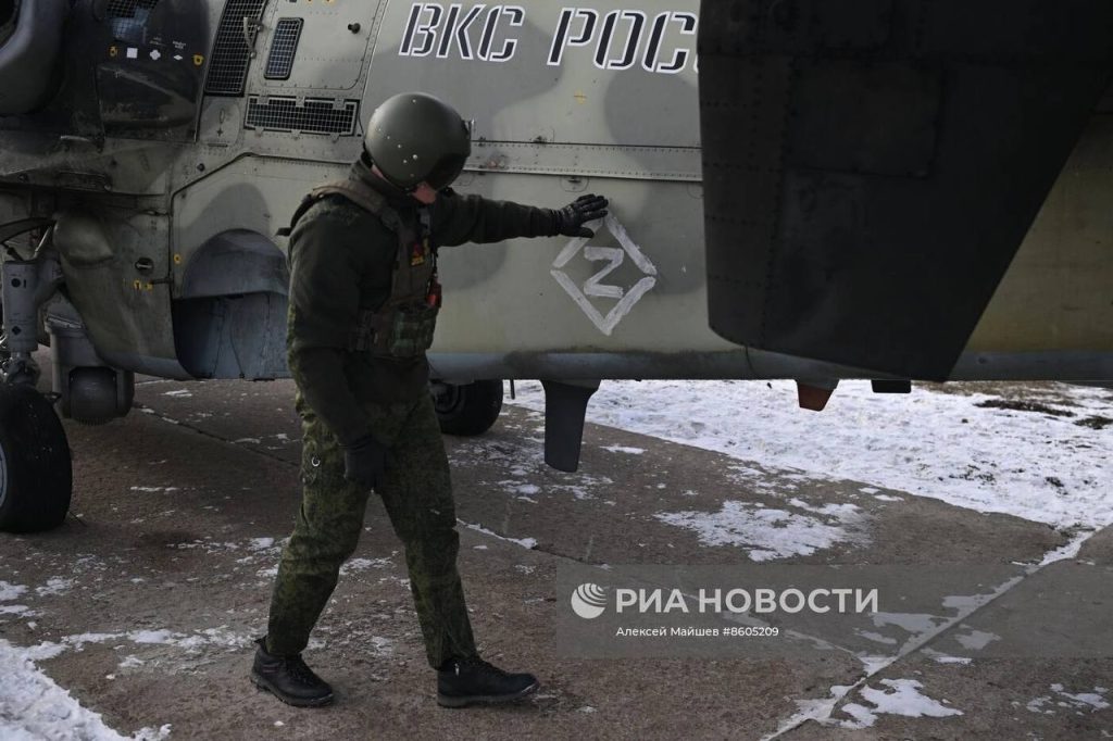 Подготовка ударного вертолёта Ка-52 к боевому вылету в зоне проведения СВО