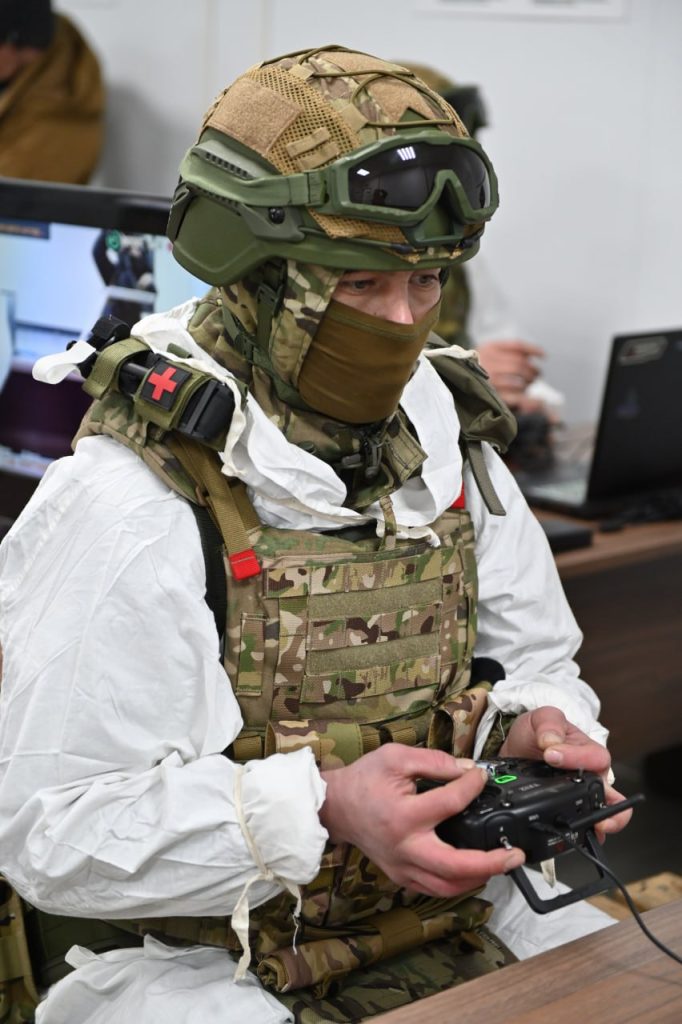 В Бурятии курсанты и военнослужащие оттачивают навыки управления беспилотниками