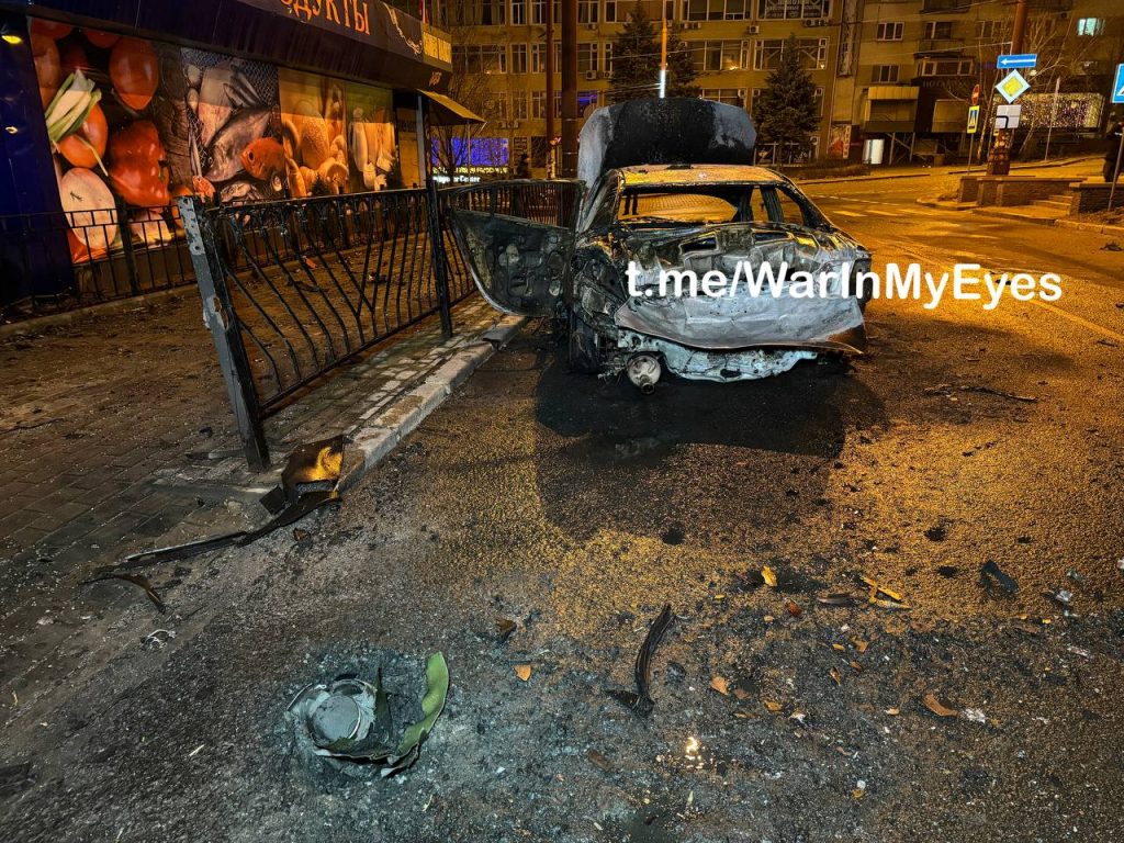 Последствия обстрела центра Донецка из РСЗО в 00:10 1 января. Погибли 3 человека 7 ранено.