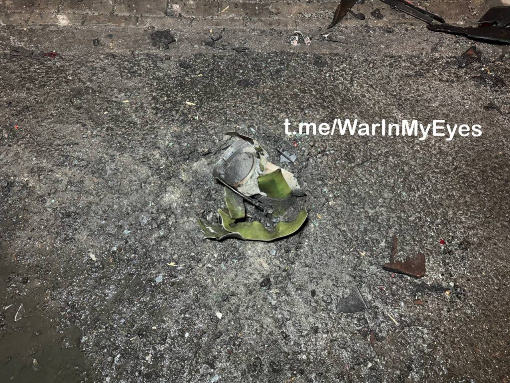 Последствия обстрела центра Донецка из РСЗО в 00:10 1 января. Погибли 3 человека 7 ранено.