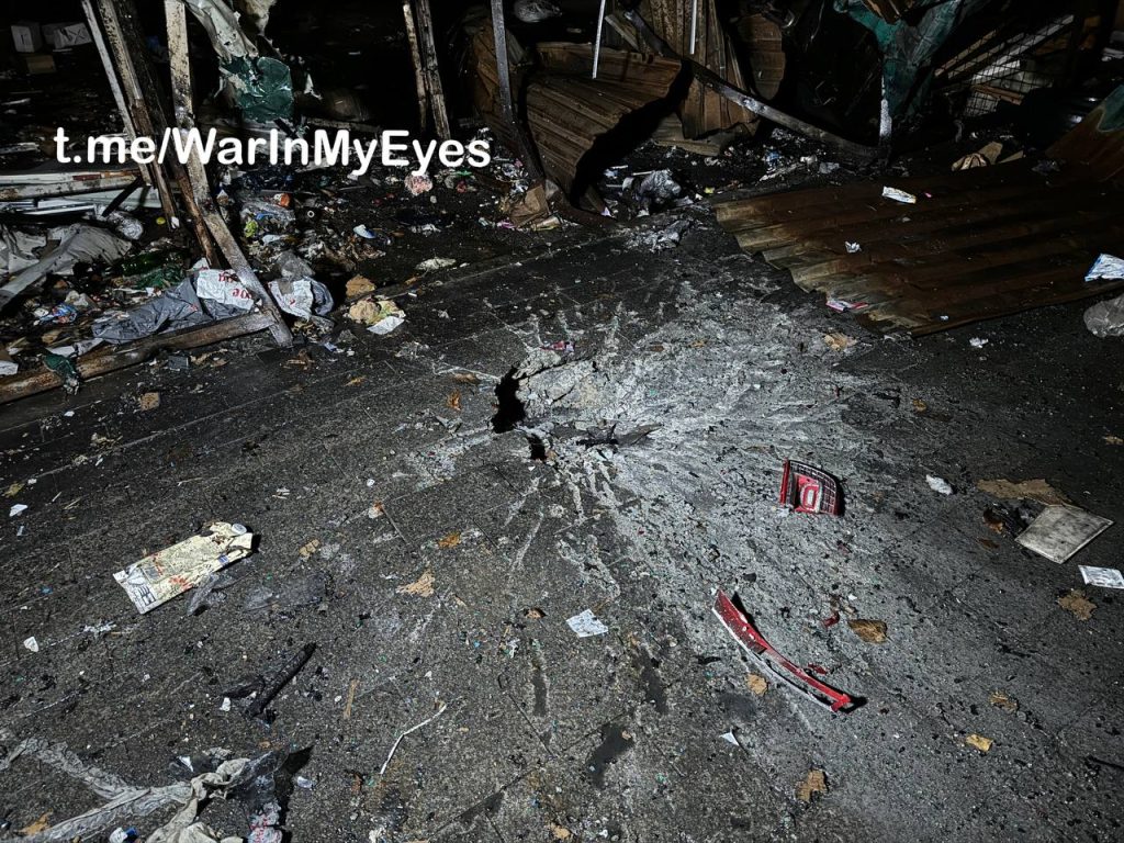 Последствия обстрела центра Донецка из РСЗО в 00:10 1 января. Погибли 3 человека 7 ранено.