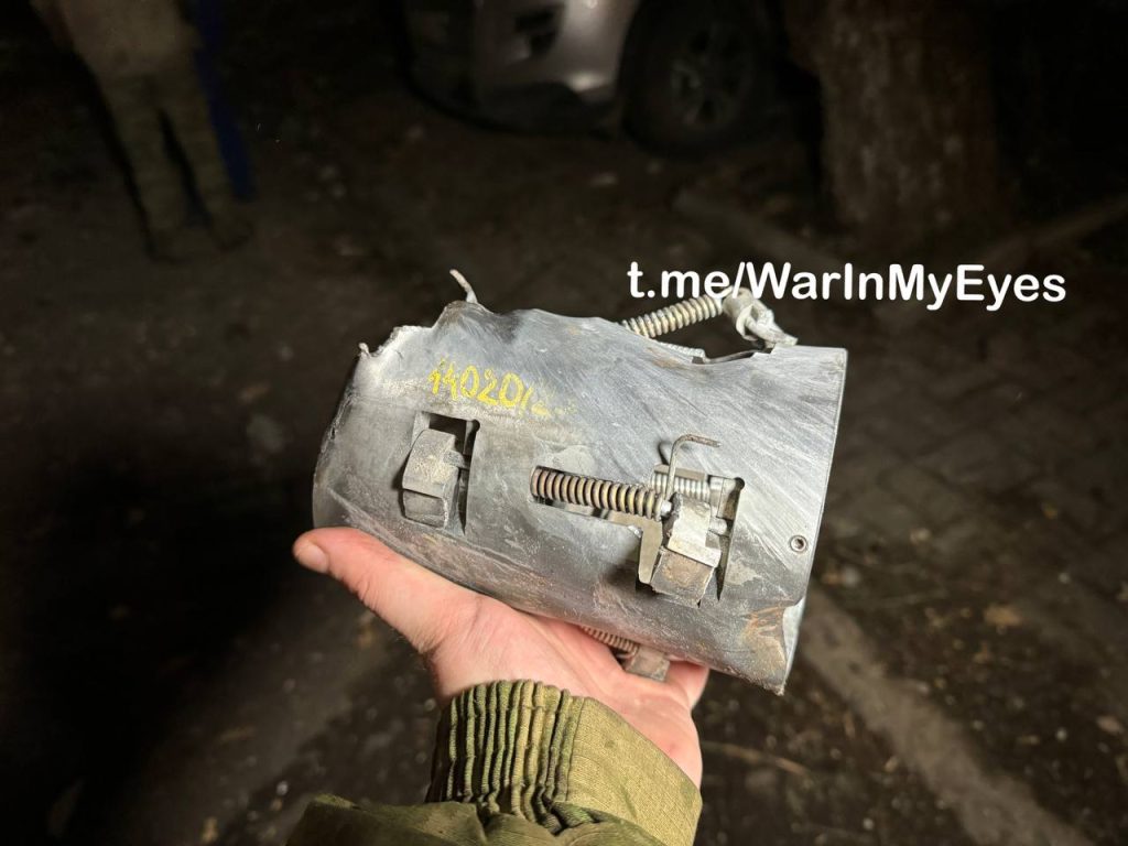 Последствия обстрела центра Донецка из РСЗО в 00:10 1 января. Погибли 3 человека 7 ранено.