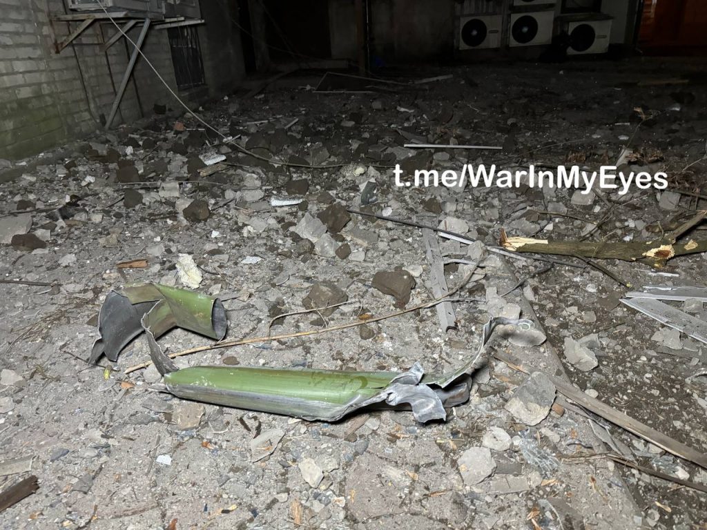 Последствия обстрела центра Донецка из РСЗО в 00:10 1 января. Погибли 3 человека 7 ранено.