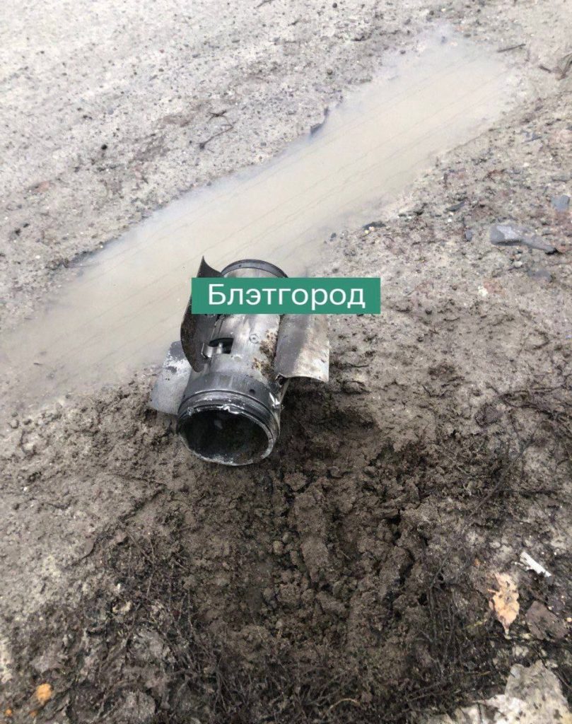 Отработавшие маршевые двигатель от ЗУР 9М335 ЗРПК «Панцирь-С1», отработавших по целям над Белгородом во время обстрела города сегодня днём