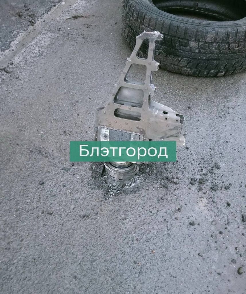 Отработавшие маршевые двигатель от ЗУР 9М335 ЗРПК «Панцирь-С1», отработавших по целям над Белгородом во время обстрела города сегодня днём