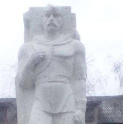 На Закарпатье отказались сносить памятник советскому солдату