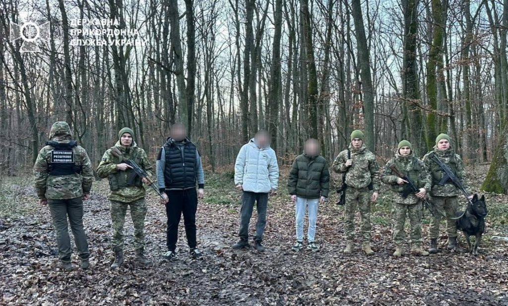 На границе Украины и Словакии украинские пограничники вновь задержали нежелающих идти на смерть за режим Зеленского