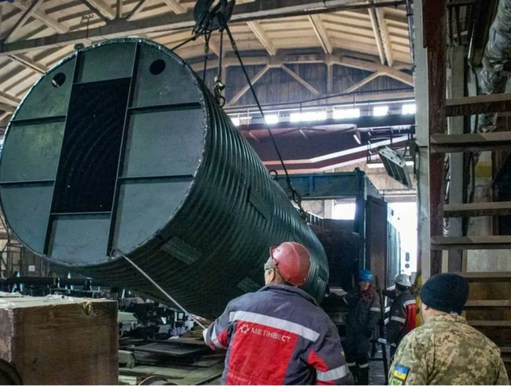 Производство и вкапывание украинских металлических подземных укрытий для личного состава