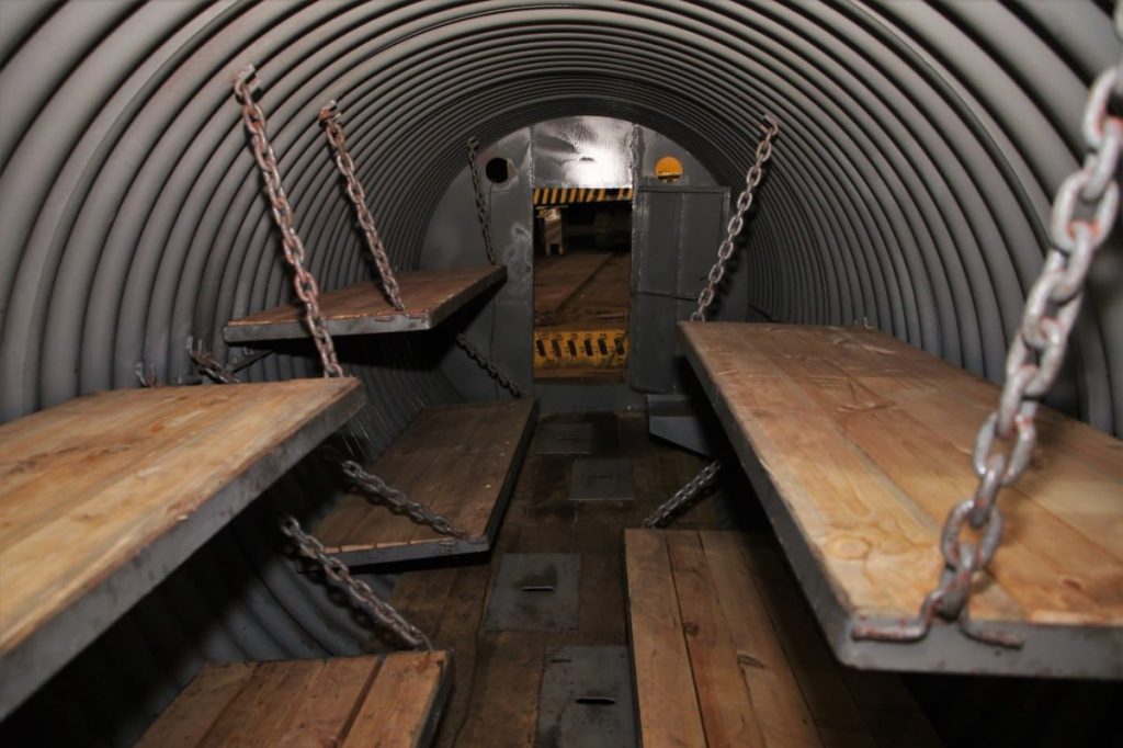 Производство и вкапывание украинских металлических подземных укрытий для личного состава